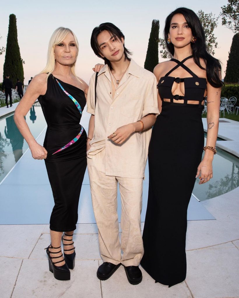 la-vacanza-dua-lipa-versace-hyunjin